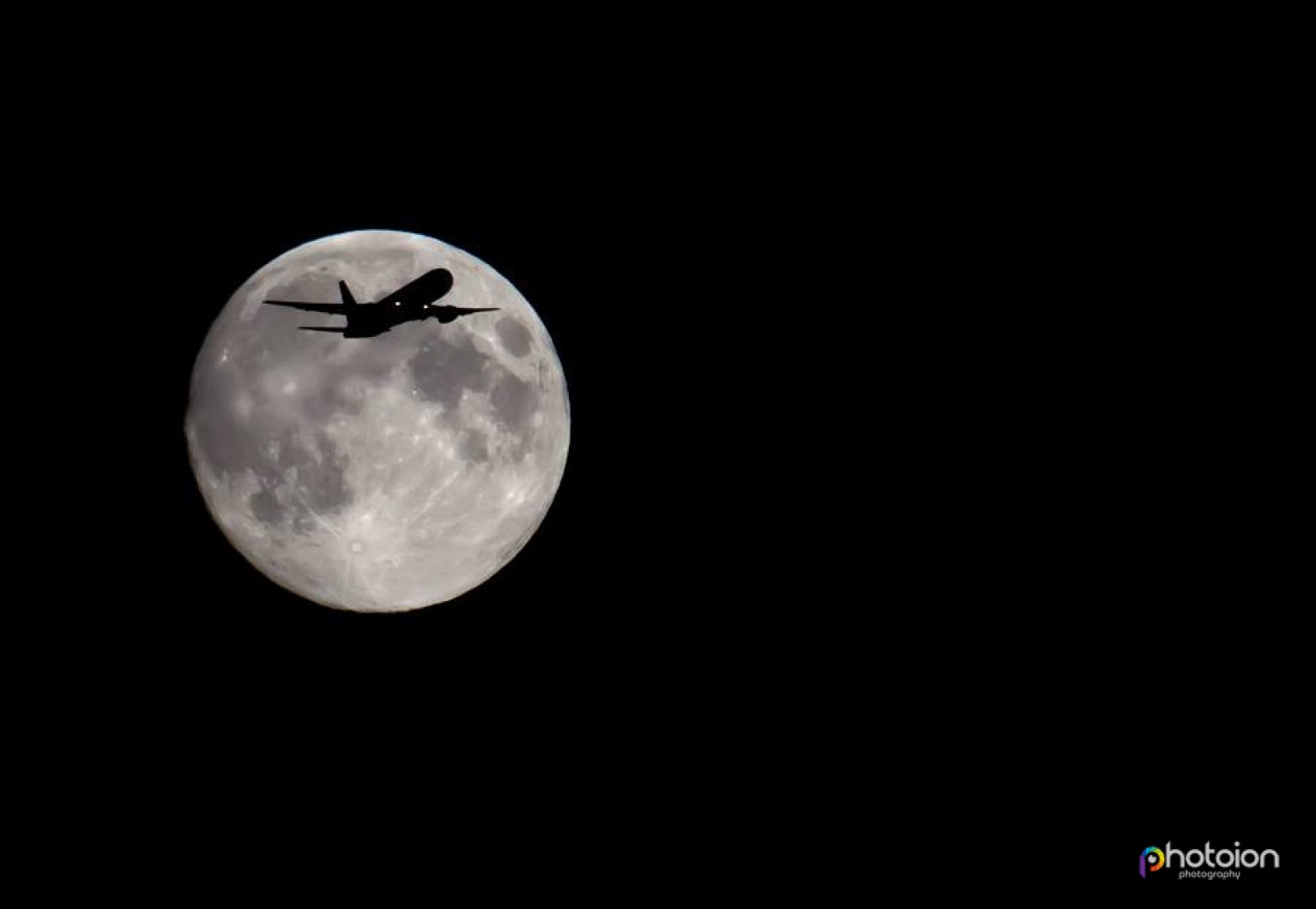 aeroplane in moon