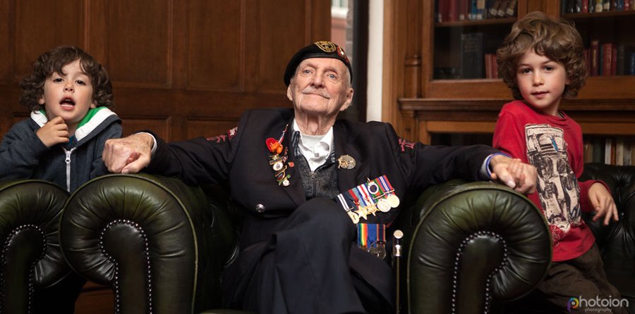 Second_World_War_veteran_Corporal_James_Baker_with_kids