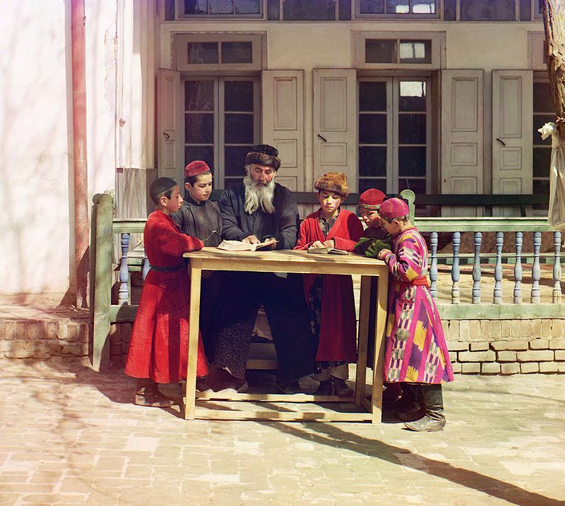 sergey-prokudin-gorsky-Jewish_Children_with_their_Teacher_in_Samarkand