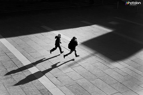 street-photography-workshop-london-running-kids-tatiana-2 boys_reading