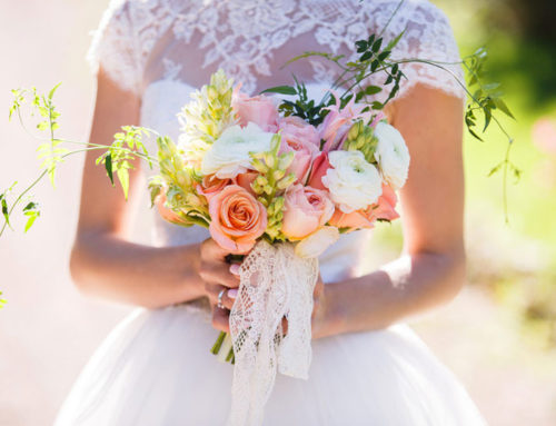 wedding photography courses bride with a bouquet