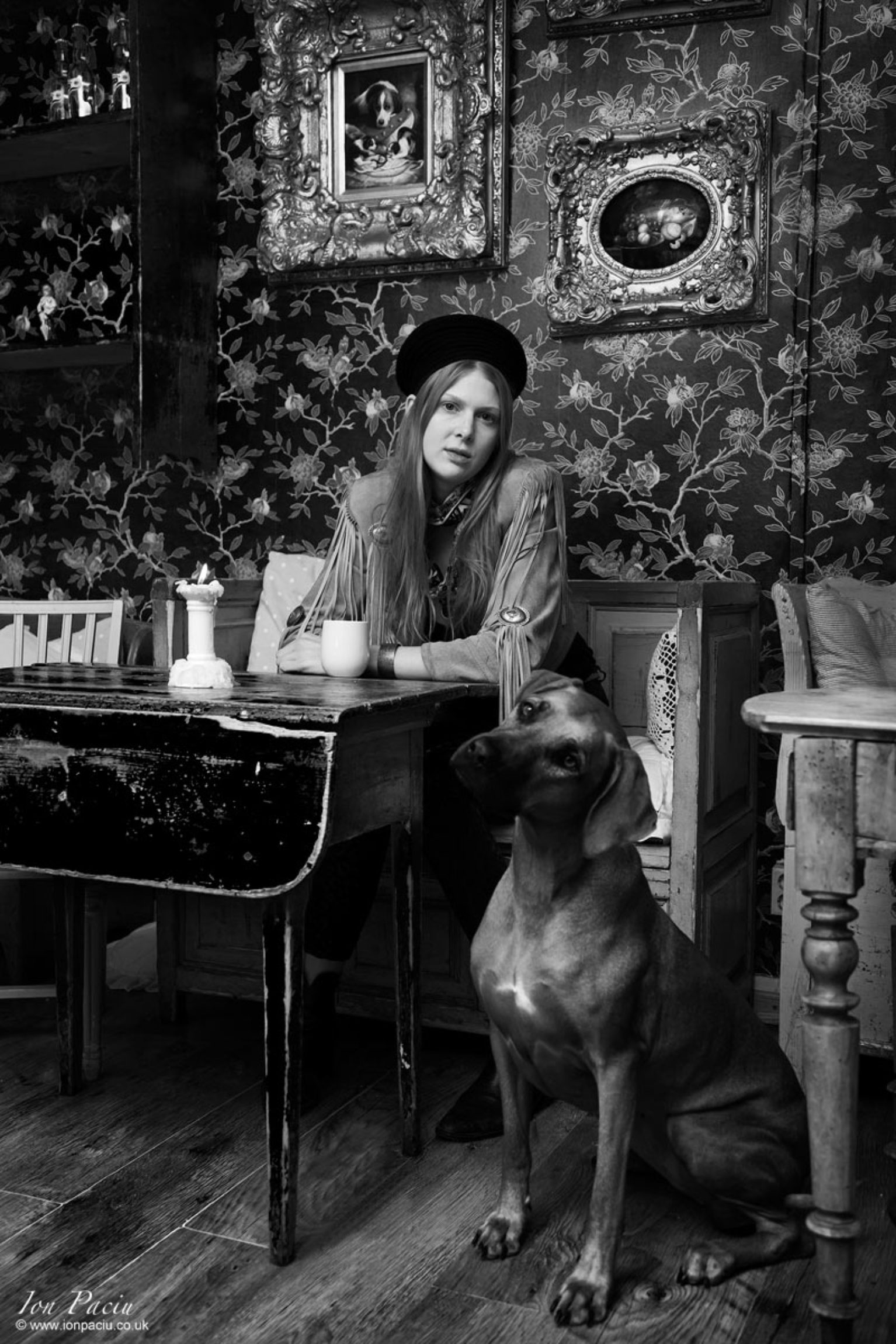 Photo of a women and her dog in le petit cafe in Sweden